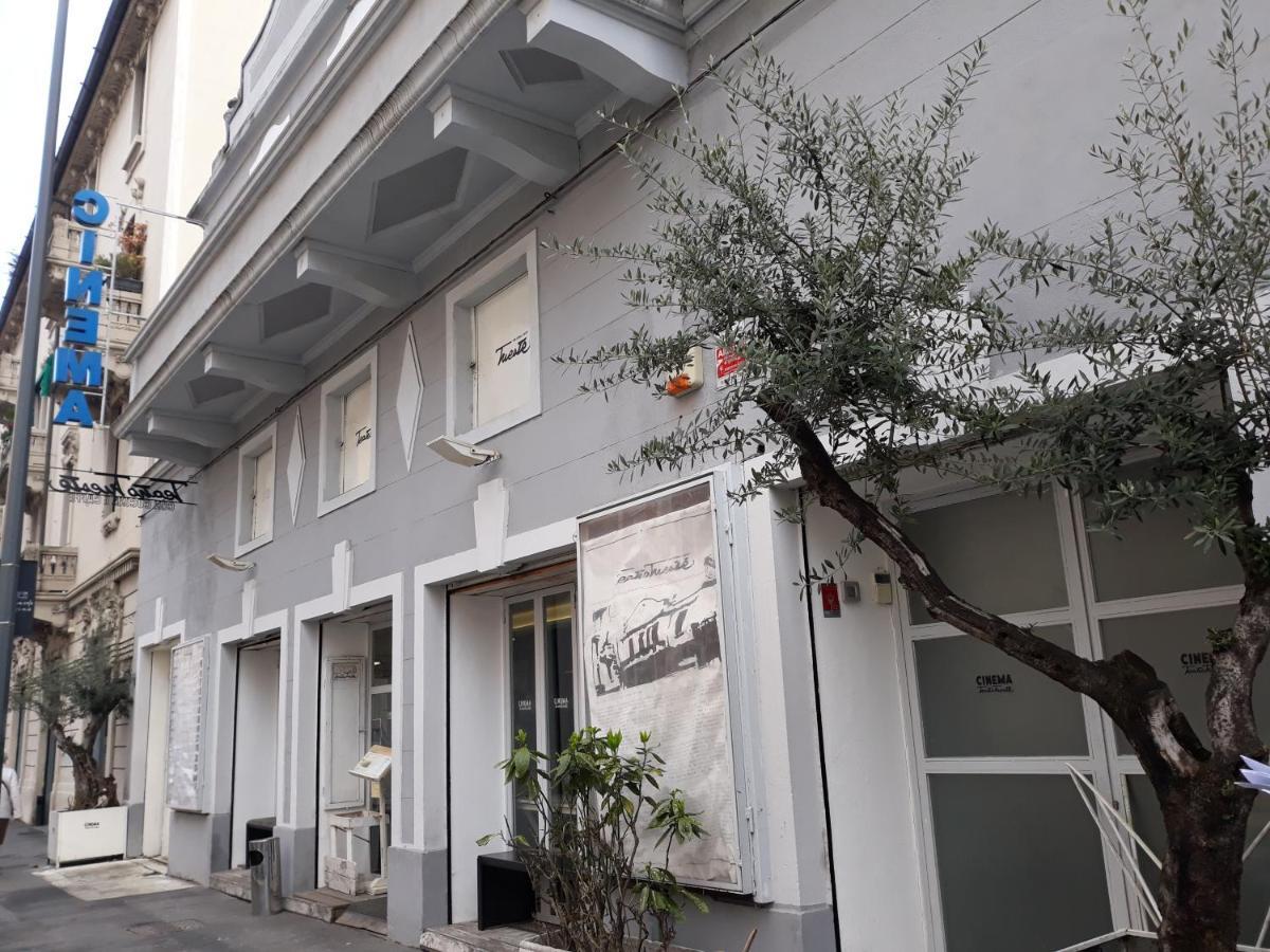 La Locanda Del Teatro Milan Luaran gambar