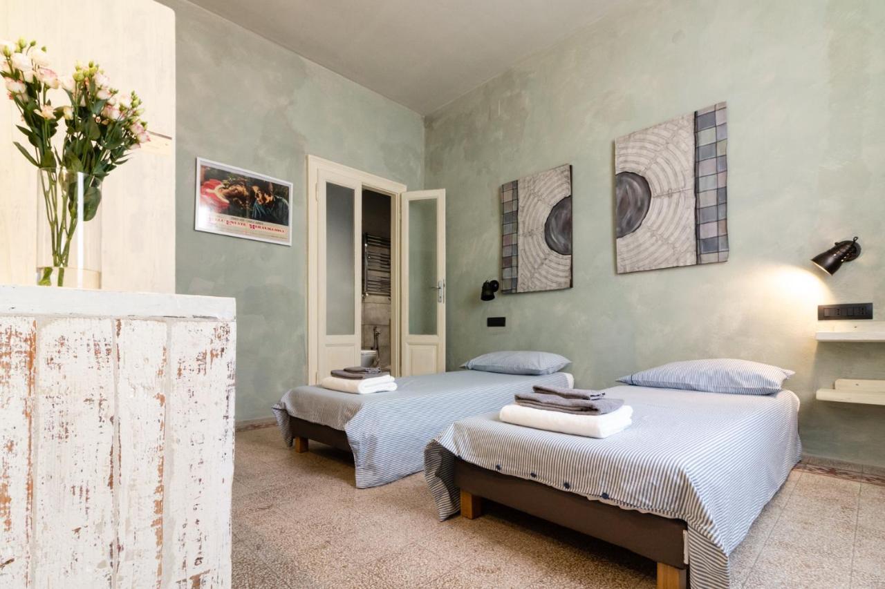 La Locanda Del Teatro Milan Luaran gambar